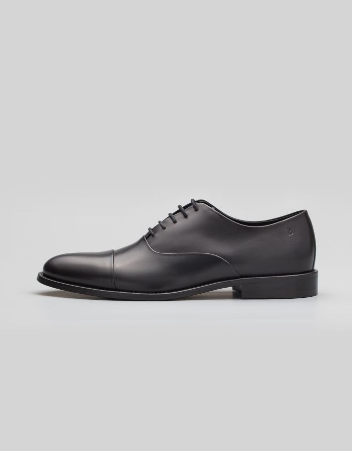 Czarne buty oxfordy skórzane p002