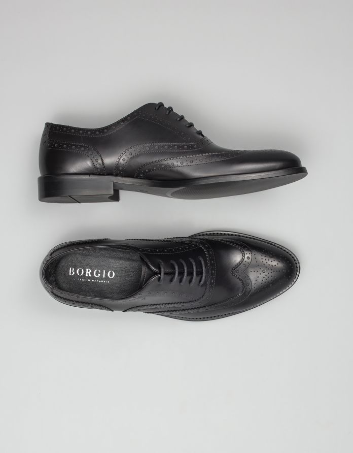 Czarne ażurowe buty brogsy skórzane p003