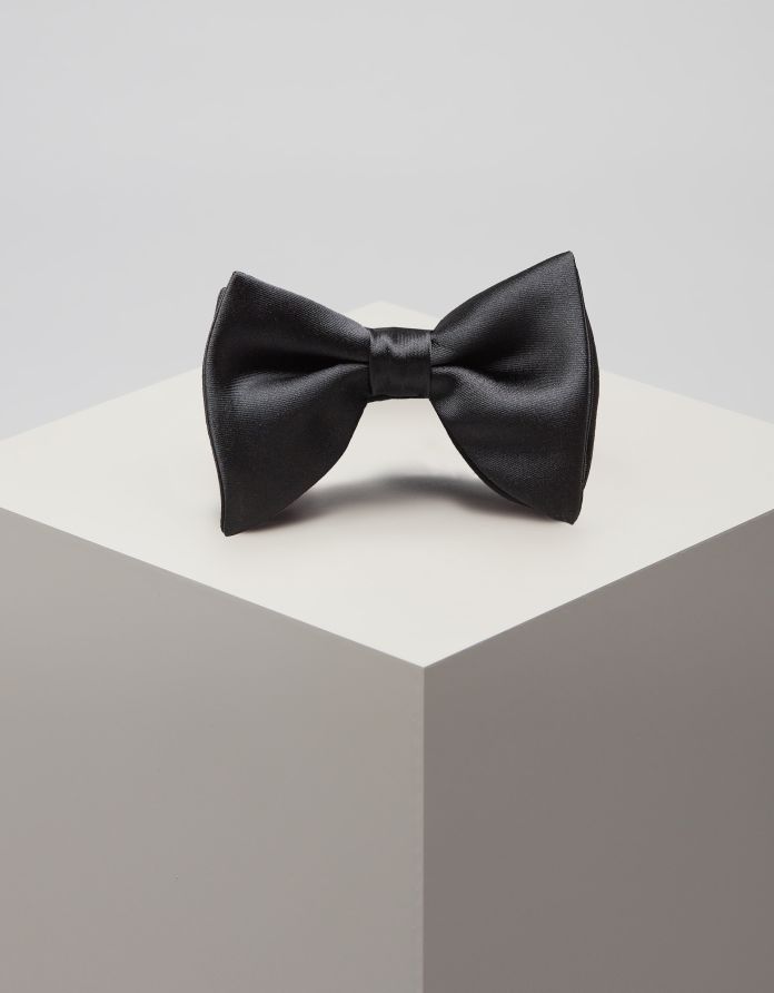 mucha farfalla czarny gładki 0001