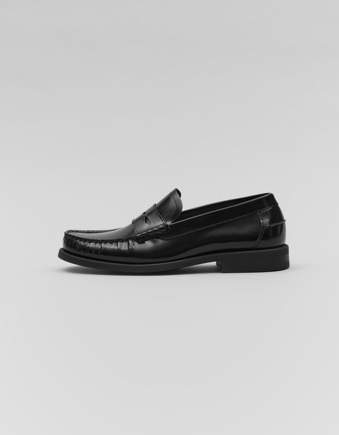 Czarne buty penny loafers skórzane F309