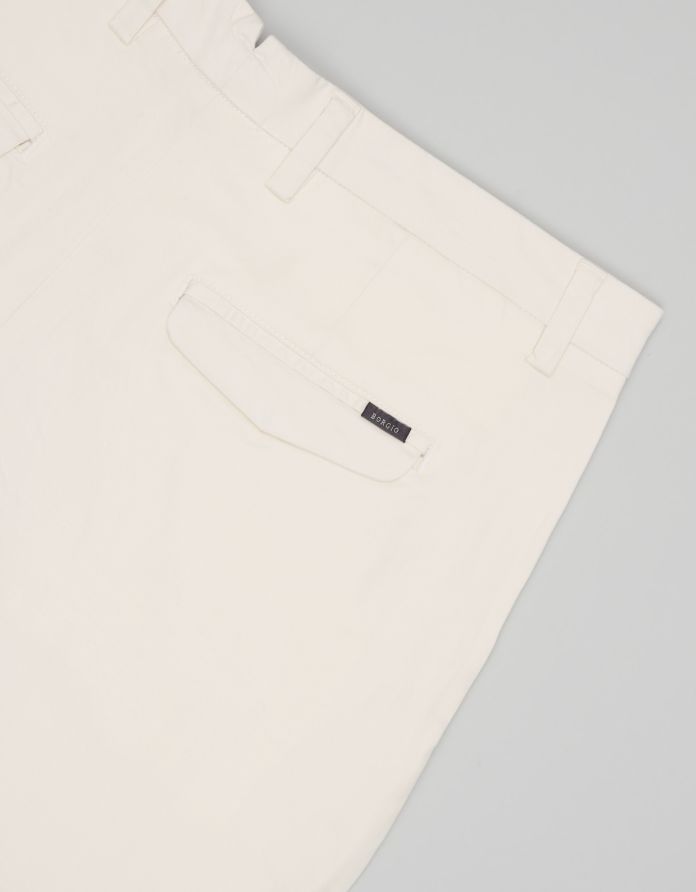 krótkie spodenki szorty tavullia ecru slim fit