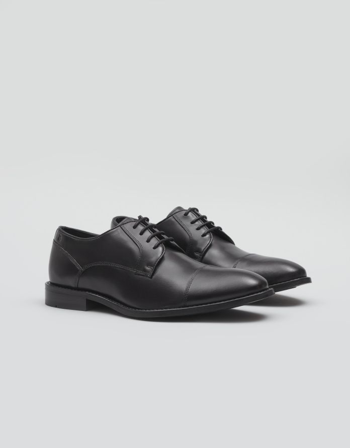 Czarne buty skórzane derby K004