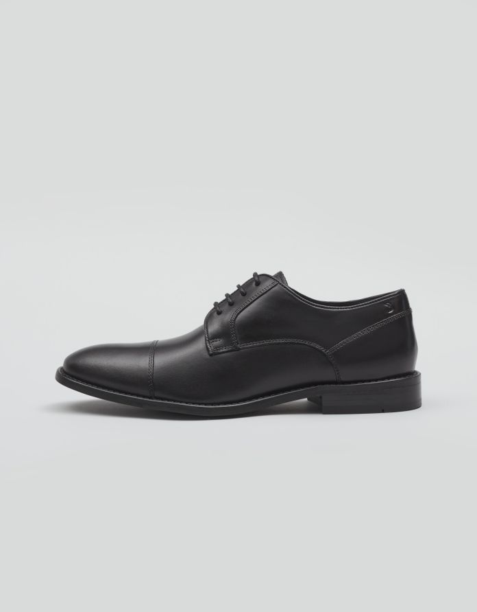 Czarne buty skórzane derby K004