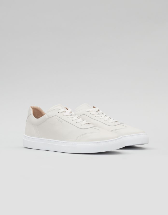 Białe sportowe buty skórzane F502