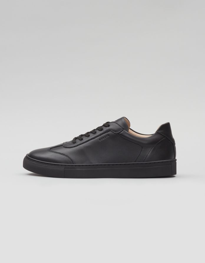 Czarne sportowe buty skórzane F502