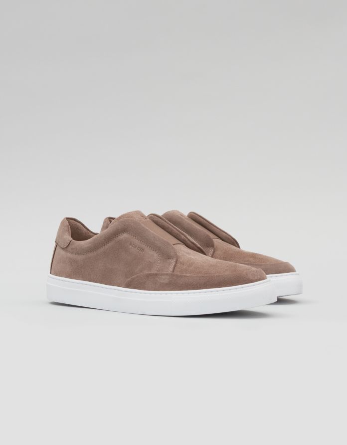 Beżowe sportowe buty zamszowe wsuwane F503