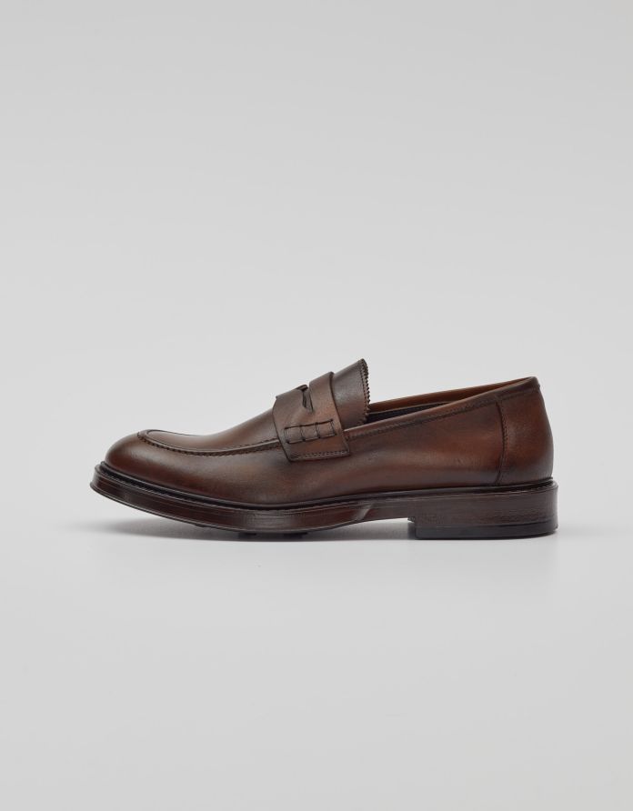 Brązowe buty penny loafers E308