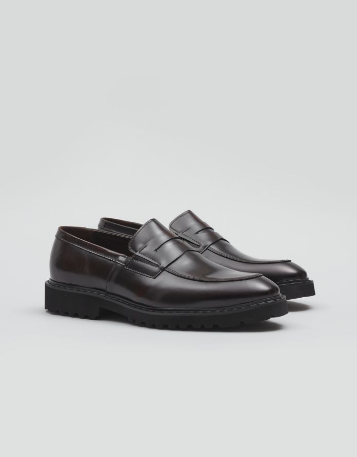 Brązowe buty penny loafers skórzane D308