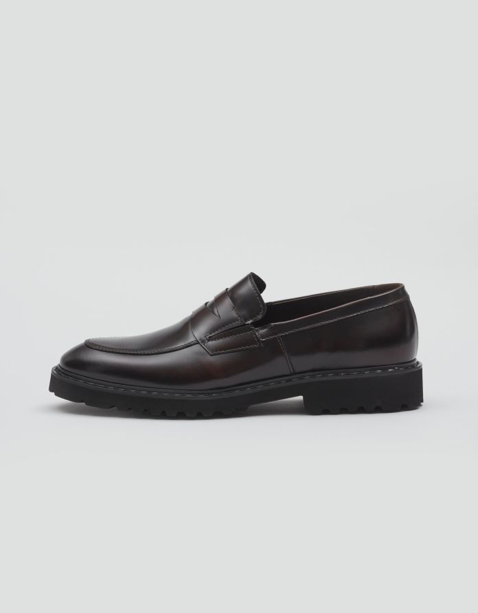 Brązowe buty penny loafers skórzane D308