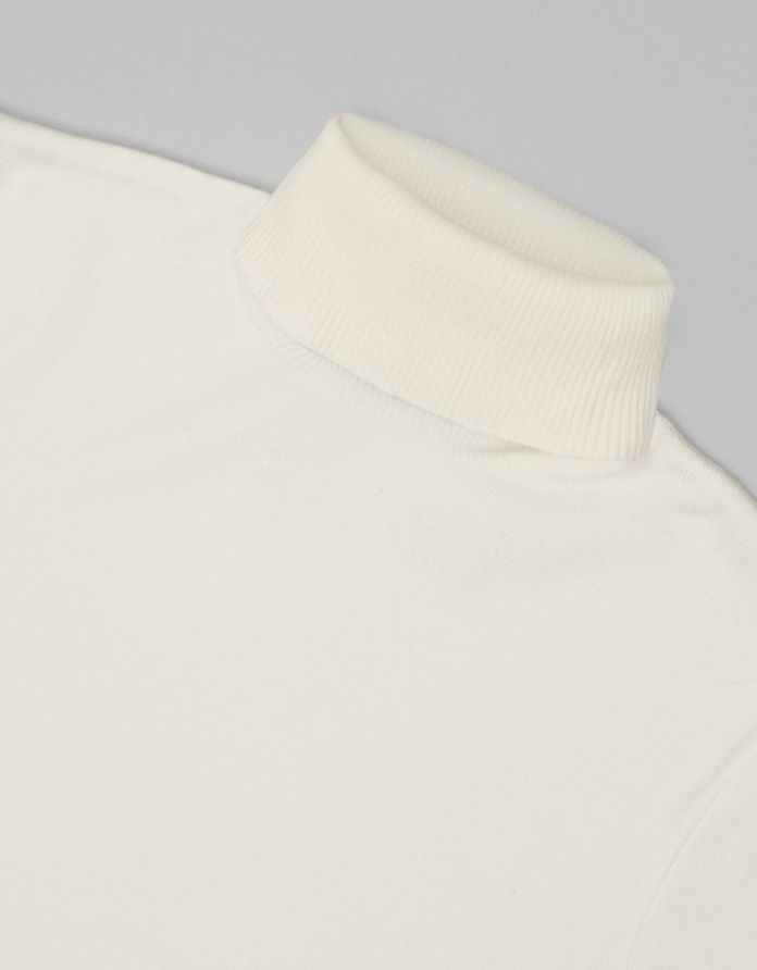 sweter z golfem issime ecru