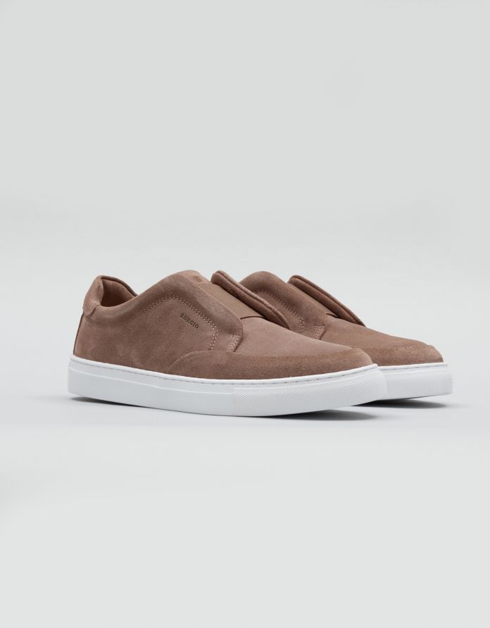 Beżowe sportowe buty zamszowe wsuwane F503 BZ3