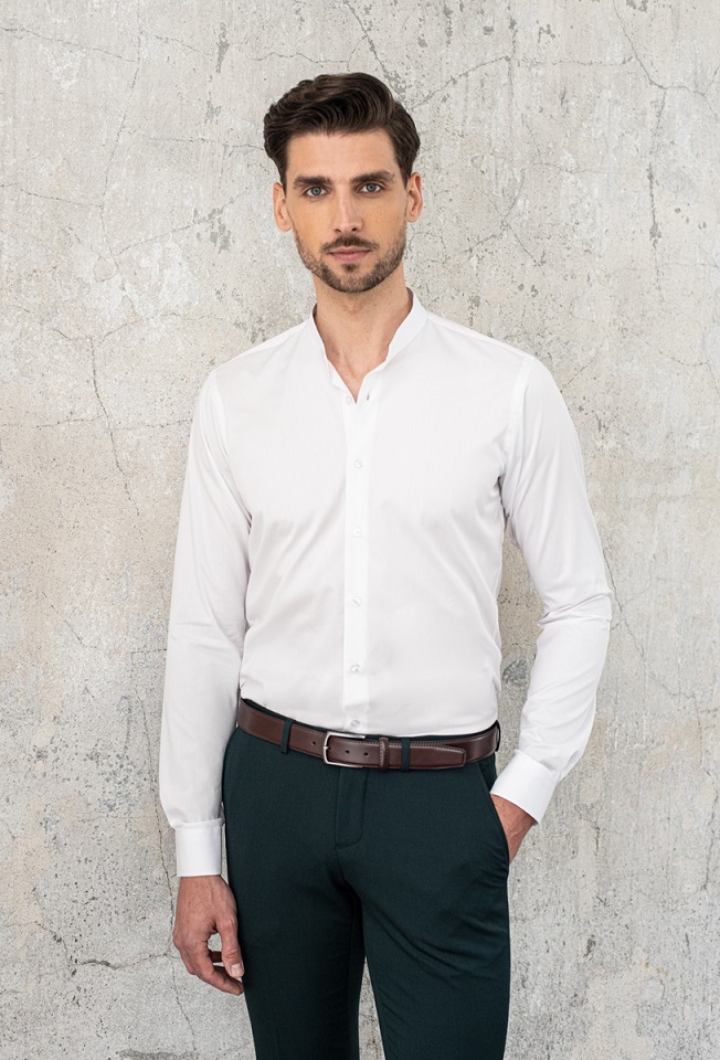 Biała koszula męska - jak nosić?