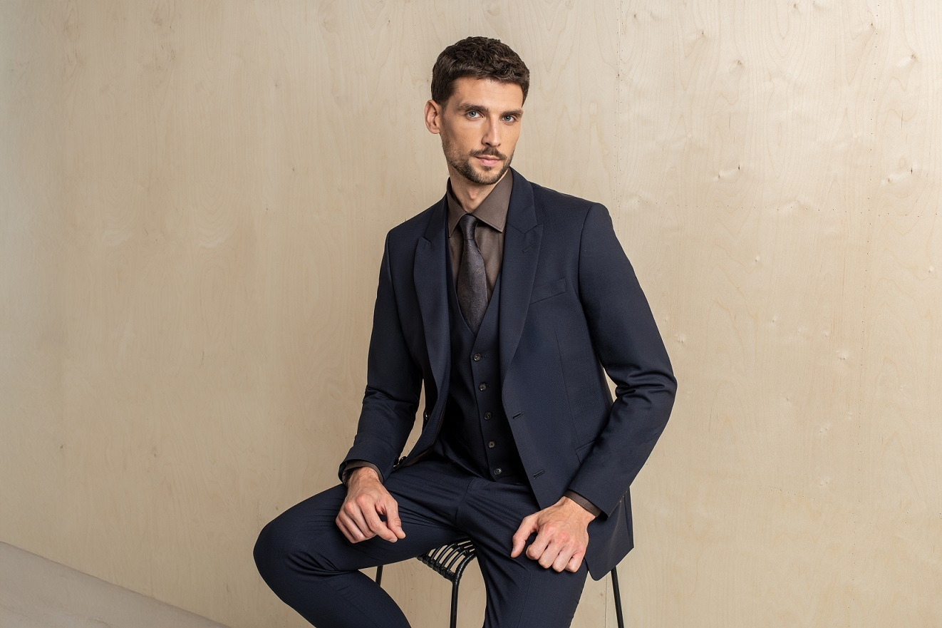 Jaką kamizelkę wybrać do granatowe garnituru?