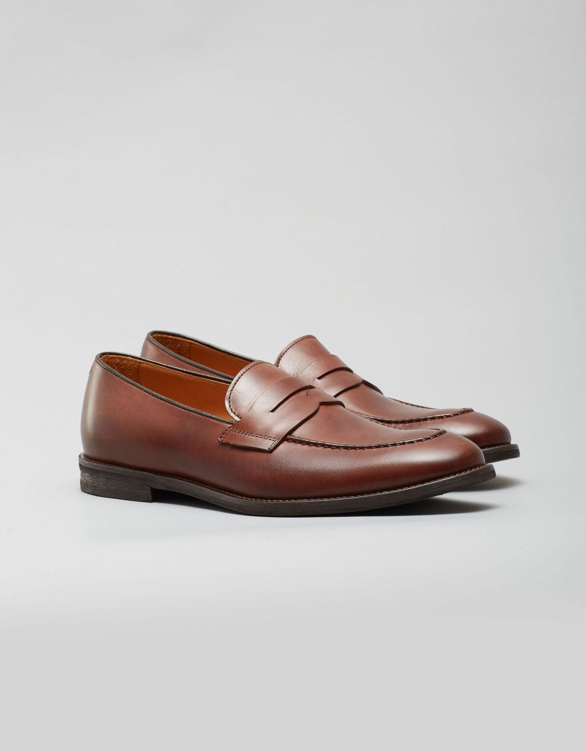 Rodzaje butów męskich – loafersy