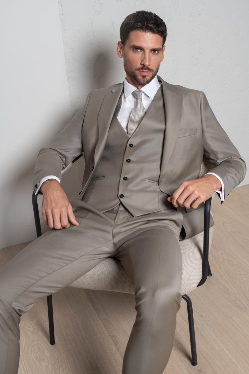 Stylizacje z beżową marynarką męska